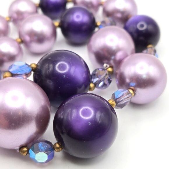 Vintage Graduated Purple Variety Acrylic Faux Pearls AB Crystals Beaded Necklace - Picture 3 of 4